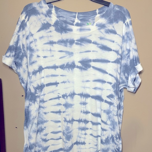 Top - Picture 2 of 3